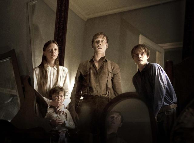 画像1: ©2017 MARROWBONE, SLU; TELECINCO CINEMA, SAU; RUIDOS EN EL ATICO, AIE. All rights reserved.