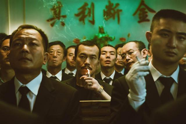画像2: 邦題『帰れない二人』に決定!名匠ジャ・ジャンクー監督最新作は、一組の女と男が辿る今世紀の18年間を、変わりゆく中国を背景に紡ぎだす!