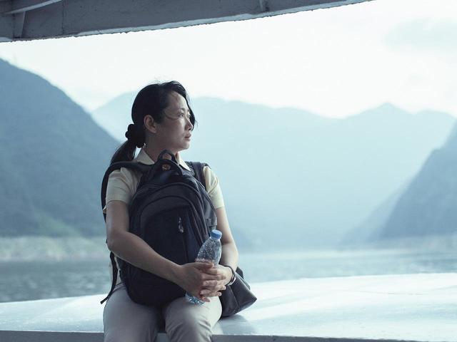 画像1: 邦題『帰れない二人』に決定!名匠ジャ・ジャンクー監督最新作は、一組の女と男が辿る今世紀の18年間を、変わりゆく中国を背景に紡ぎだす!