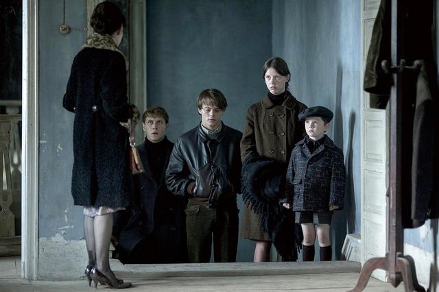 画像4: ©2017 MARROWBONE, SLU; TELECINCO CINEMA, SAU; RUIDOS EN EL ATICO, AIE. All rights reserved.
