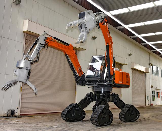 画像: 四脚クローラ方式双腕型コンセプトマシン【日立建機】