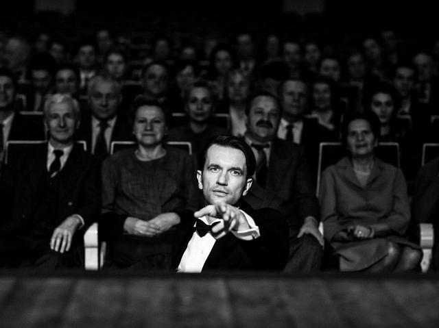 画像3: 冷戦下、時代に翻弄される恋人たちの姿を 美しいモノクロ映像と名歌で描き出したラブストーリー 『COLD WAR あの歌、2つの心』 “瞬きするのも惜しくなる”場⾯写真⼀挙解禁!