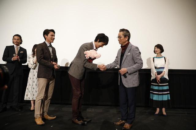 画像1: 完全オリジナル脚本にして、水谷豊監督2作品目『轢き逃げ-最高の最悪な日-』公開初日-監督の「がんばろう」の言葉とハグで乗り切った現場を語る!