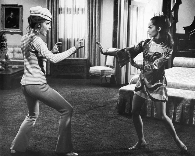 画像3: ©1968, RENEWED 1996 COLUMBIA PICTURES INDUSTRIES, INC. ALL RIGHTS RESERVED. 『サイレンサー 第4弾 破壊部隊』 発売・販売元:ソニー・ピクチャーズ エンタテインメント DVD 1,410円(税別)