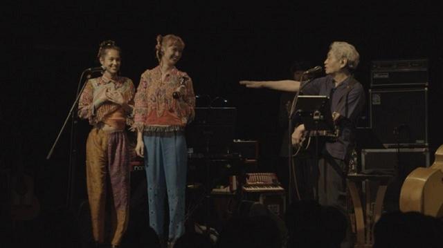 画像: 細野晴臣with水原希子&水原佑果 (C)2019「NO SMOKING」FILM PARTNERS