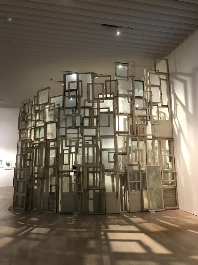 画像1: 展示風景:塩田千春 《内と外》 2008/2019年 photo©moichi