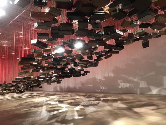 画像2: 展示風景:塩田千春 《集積:目的地を求めて》 2014/2019年 photo©moichi
