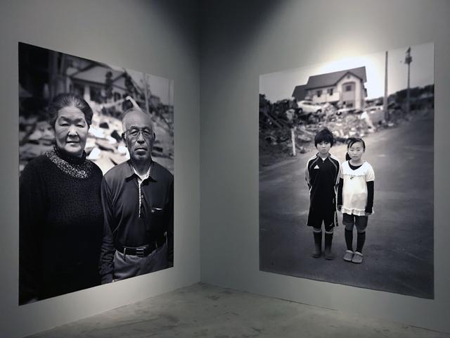 画像: 「ACCIDENTS」(2011年3月11日―東日本大震災で被災された人々の肖像)エリア展示風景 photo©moichi
