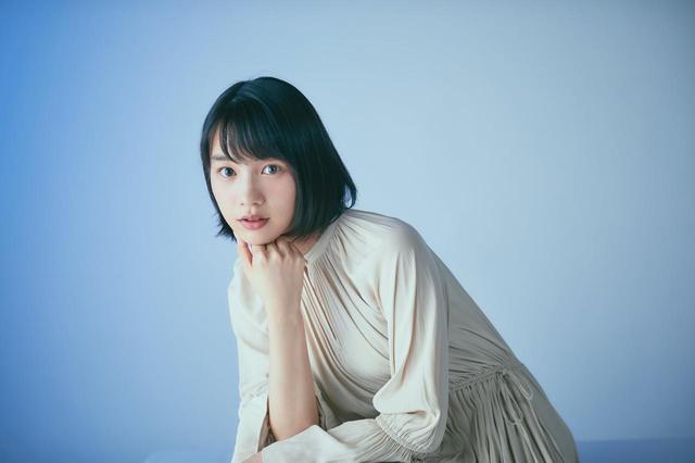 画像: のん プロフィール 1993年兵庫県生まれ。女優・創作あーちすと。2016年公開 の劇場アニメ『この世界の片隅に』で主人公・すずに声を演じ、第38回ヨコハマ映画祭「審査員特別賞を受賞。 2017年、自ら代表を務める新レーベル『KAIWA(RE)CORD』を 発足。 「創作あーちすと」としてアートを展開するなど、 活動は多岐に渡る。 公式Twitter: https://twitter.com/non_staffnews 公式Instagram: https://www.instagram.com/non_kamo_ne/ 公式LINEブログ: https://lineblog.me/non_official/
