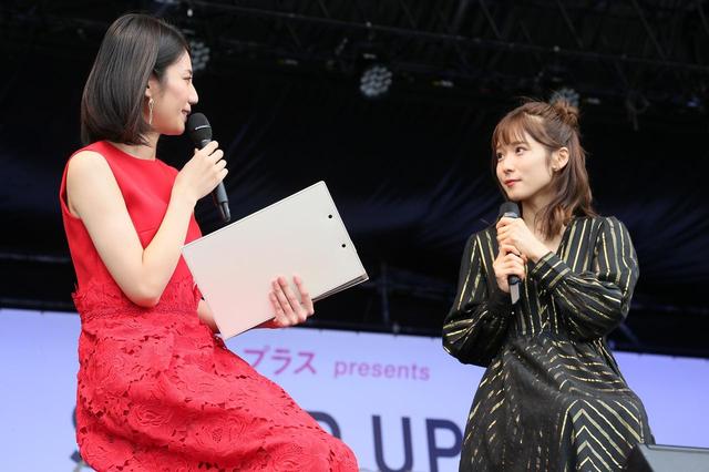 画像: 総合司会を務める松下奈緒と松岡茉優