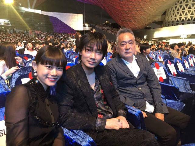 画像: 左より 杉咲花、綾野剛、瀬々敬久監督