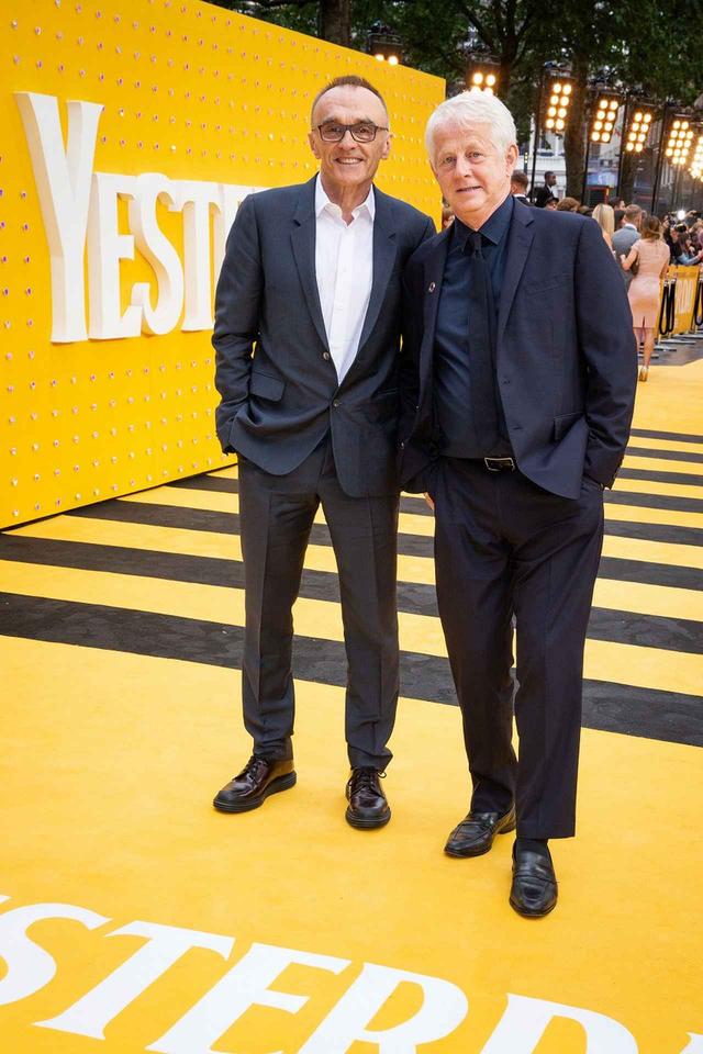 画像1: ダニー・ボイル監督と脚本家リチャード・カーティス ©Universal Pictures