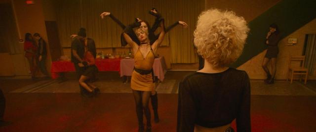 画像4: ©2018 RECTANGLE PRODUCTIONS-WILD BUNCH-LES CINEMAS DE LA ZONE-ESKWAD-KNM-ARTE FRANCE CINEMA-ARTEMIS PRODUCTIONS