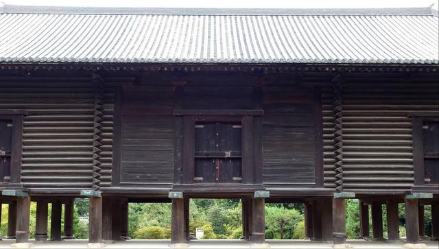画像: 東大寺正倉院 (現在は宮内庁に所属) 奈良時代8世紀