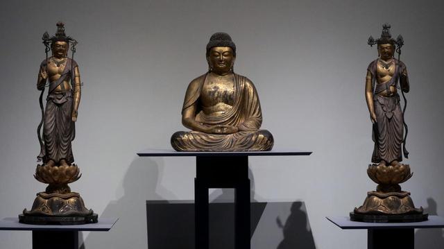 画像: 運慶の父・康慶の弟子だった宗慶の作 阿弥陀如来坐像および両脇侍立像 鎌倉時代・建久7(1196)年 埼玉・保寧寺(重要文化財) 頰の張りや胸の筋肉の厚みなどに慶派的な表現が見られる