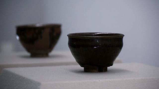 画像: 古瀬戸天目茶碗 二口 桃山時代の京都の復興期に豊臣秀吉が寄進した五十口のうち二つ 慈照寺蔵