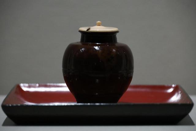 画像: 唐物平手肩衝茶入 添・若狭盆 宋時代 鹿苑寺蔵