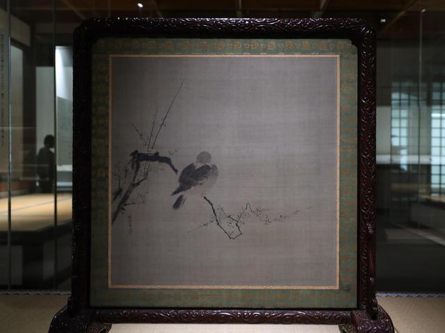 画像: 狩野探幽 「鳩図座屏」(反対側は鶺鴒) 江戸時代 慶安元(1648)年 相国寺蔵