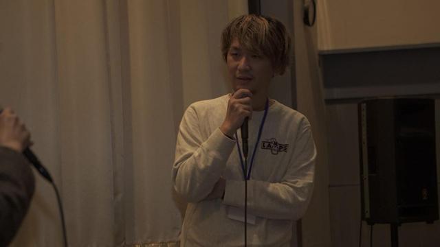 画像: 壇上で作品を説明する宮川博至監督