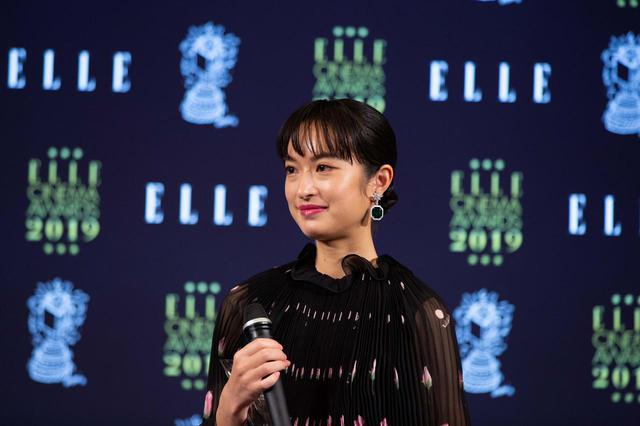 画像1: ハイブランドの豪華ドレスやスーツ、総額 約6億円のジュエリーを身に着け 門脇麦さん、中村倫也さん、佐久間由衣さん、蜷川実花監督登壇!