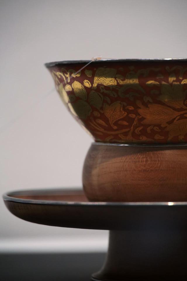 画像: 永楽和全 赤地金襴手鳳凰文天目茶碗 明治時代19世紀(明治19・1886年?) 天目台は梅材で中川浄益の彫銘あり 共に北三井家旧蔵