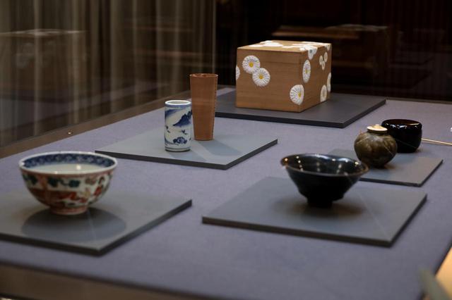 画像: 桐木地菊置上茶箱 一式 江戸時代18〜19世紀 北三井家旧蔵