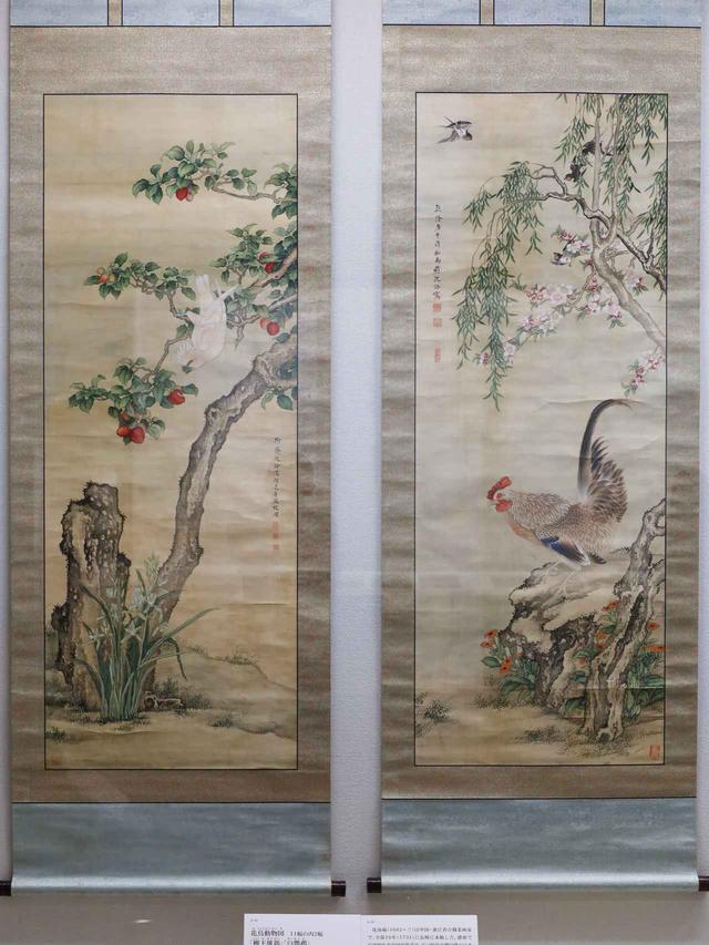 画像: 沈南蘋 三井家の北家が所有した「花鳥動物図」全11幅のうち2幅、「柳下雄鶏」(右)と「白鸚鵡」(左)、中国・清時代 乾隆15(1750)年 明治天皇の皇后・美子妃のための茶会で掛けられた2枚・後述