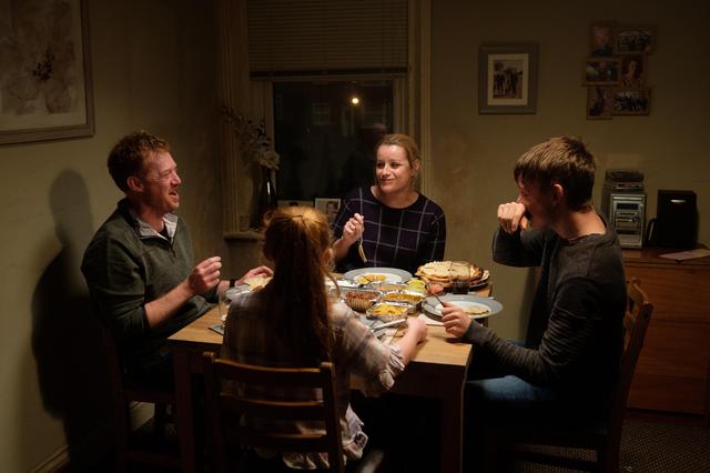 画像1: photo: Joss Barratt, Sixteen Films 2019