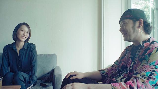 画像: 左より、岡田あがささん、塩出太志監督