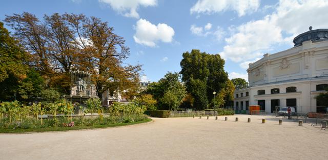 画像: オードリー・ヘプバーン主演の映画のうち3つの映画で登場する公園。場所はロン・ポワン劇場とグラン・パレの北側。