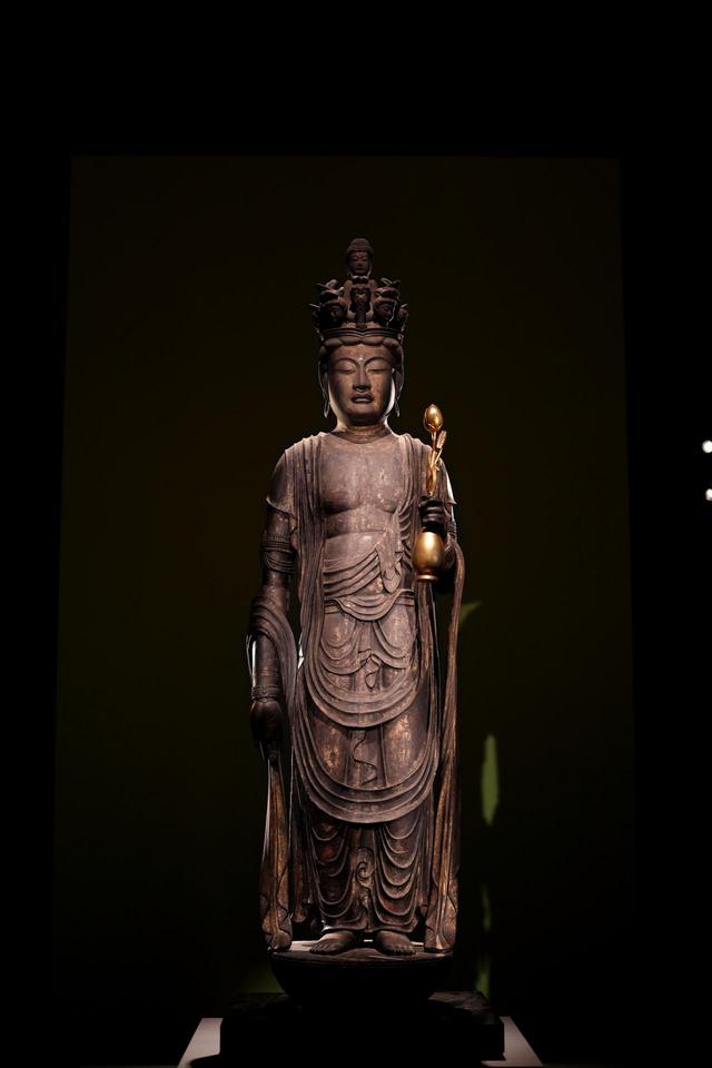 画像: 十一面観音菩薩立像 奈良時代8世紀 奈良・世尊寺 頭部が後世に補われている他はヒノキ材の一木造り