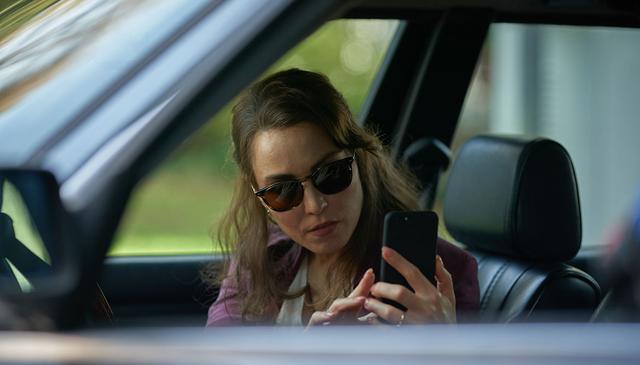 画像: ある裕福な家庭の娘を失った自分の娘だと思い込んだリジー(ノオミ・ラパス)は、誰にも止められない暴走を始める―。