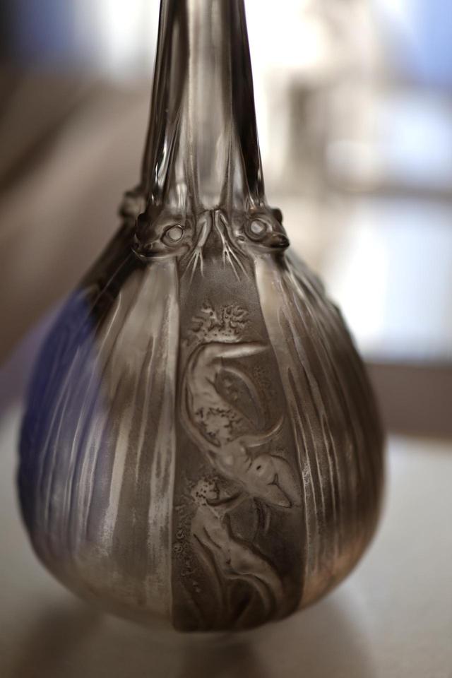 画像: ルネ・ラリック デキャンタ「シレーヌとカエル」1911年 北澤美術館蔵