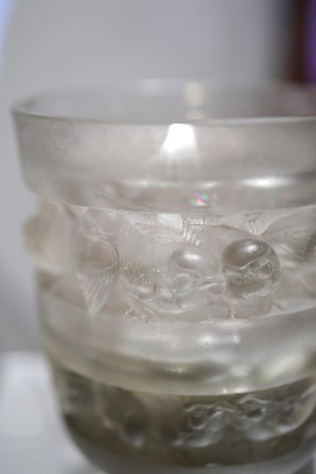 画像: ルネ・ラリック シール・ペルデュ花瓶「雀のフリーズ」1930年 北澤美術館蔵