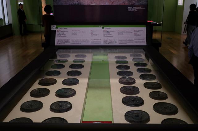 画像: 黒塚古墳出土品のうち三角縁神獣鏡(33枚)奈良県天理市 黒塚古墳出土 古墳時代3世紀 文化庁(奈良県立橿原考古学研究所保管)重要文化財