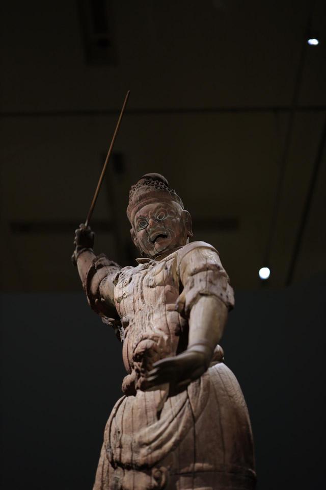 画像: 出雲・「大寺薬師」の四天王 増長天立像 平安時代9世紀 島根・萬福寺 手先と持物は後補 重要文化財