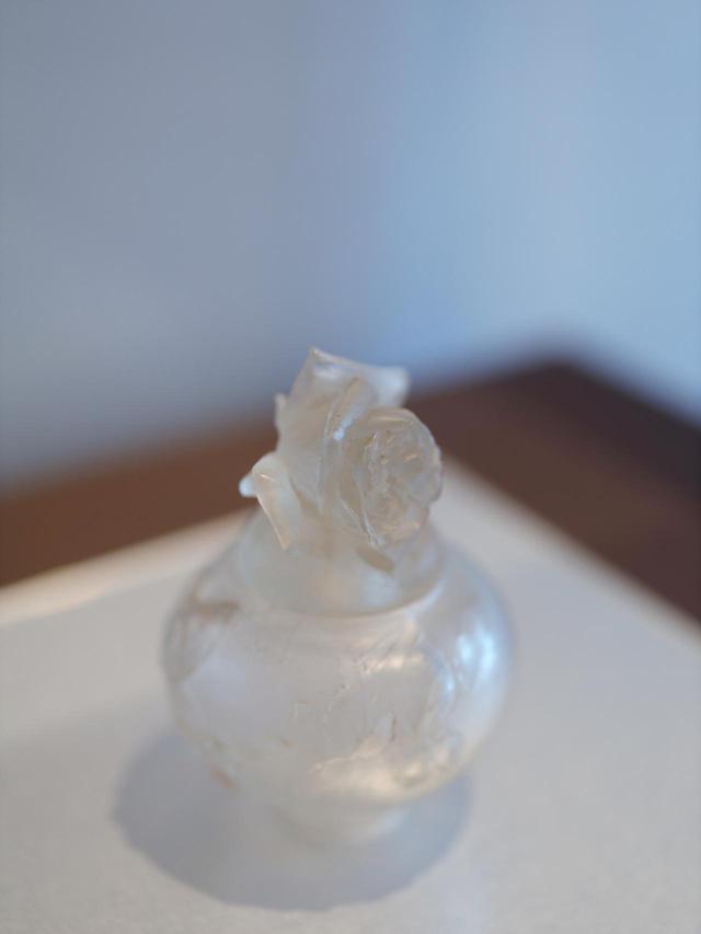 画像: ルネ・ラリック シール・ペルデュ蓋付花瓶「バラ」1921年 北澤美術館蔵