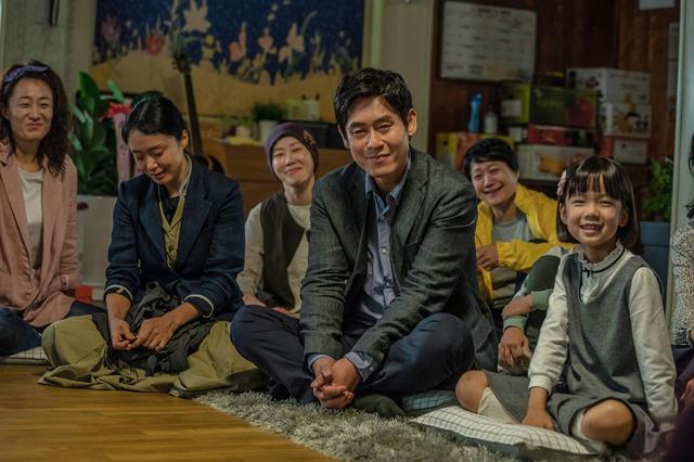 画像2: © 2019 NEXT ENTERTAINMENT WORLD & NOWFILM & REDPETER FILM & PINEHOUSEFILM. All Rights Reserved.