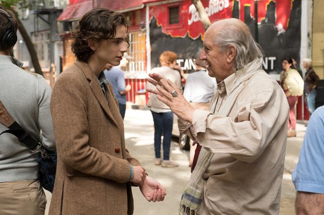 画像: メイキング写真 ティモシー・シャラメとヴィットリオ・ストラーロ Photography by Jessica Miglio ©2019 Gravier Productions, Inc.