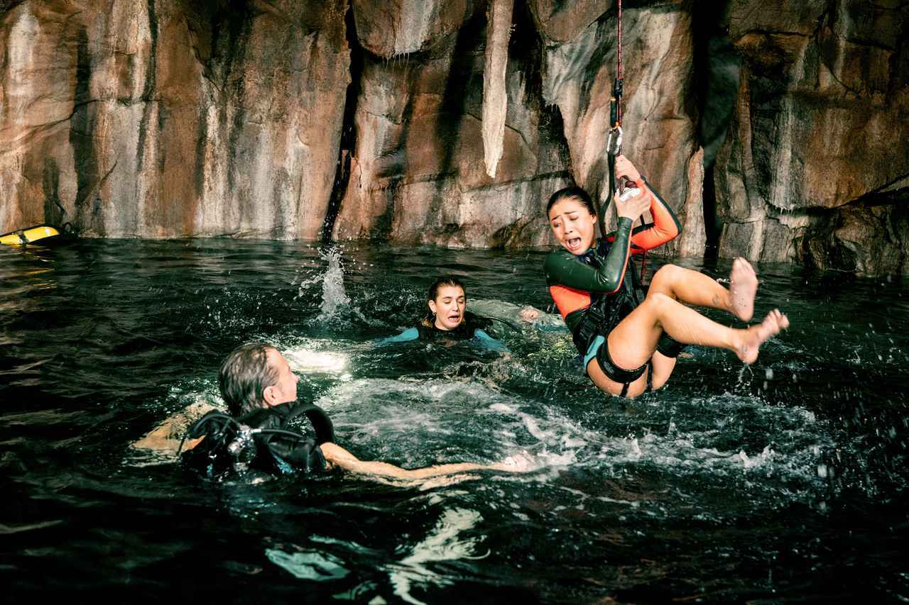 システィーン・スタローン直筆サイン入り超大型写真…海底47m 〜 2025年最新】スタローン サインの人気アイテム - メルカリ