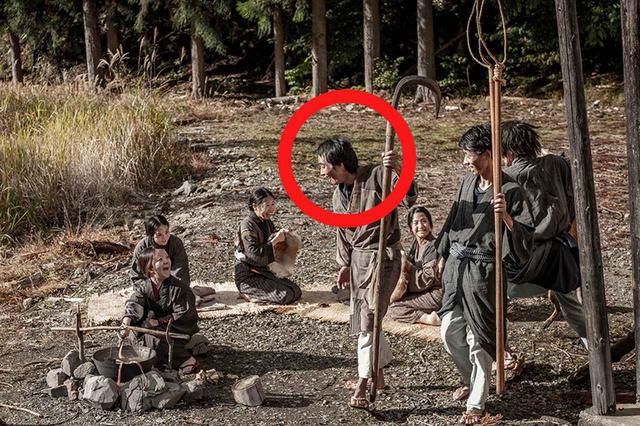 画像: 逆さ赤富士の映り込む影‥‥。 海外版ビジュアル第1弾となる意味深な3枚が解禁!
