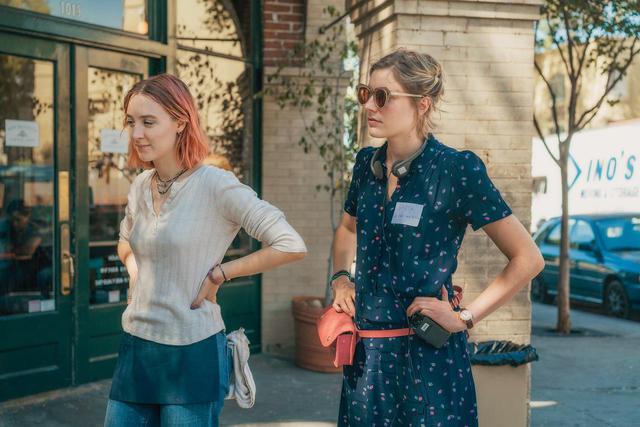 画像: 『レディ・バード』シーン写真 (C)Saoirse Ronan and Greta Gerwig on the set of LADY BIRD Photo by Merie Wallace, courtesy of A24)
