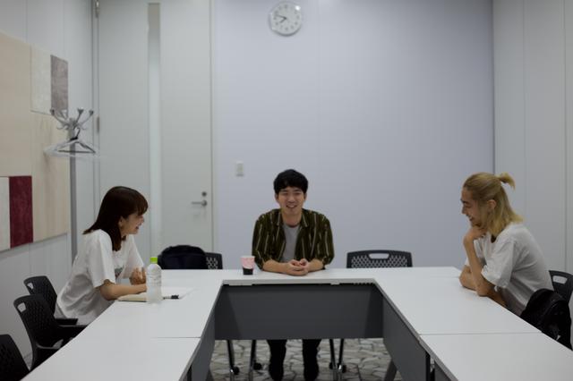 画像: 写真中央が土井笑生監督 Photo by senobi
