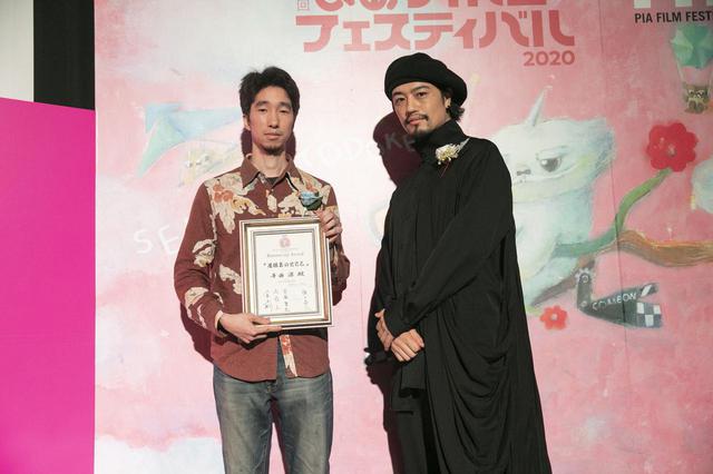 画像: 左、寺西 涼監督と審査員の齊藤 工(俳優・映画監督)