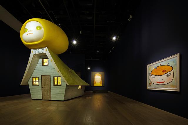 画像: 奈良美智 展示風景:「STARS展:現代美術のスターたち―日本から世界へ」森美術館(東京)2020年 撮影:高山幸三 画像提供:森美術館 Yoshitomo Nara Installation view: STARS: Six Contemporary Artists from Japan to the World, Mori Art Museum, Tokyo, 2020 Photo: Takayama Kozo Photo courtesy: Mori Art Museum, Tokyo