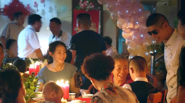 画像3: デビュー作にして、いきなりカンヌ国際映画祭批評家週間クロージング作品に選ばれた中国新世代の才能が描く驚嘆の傑作『春江水暖〜しゅんこうすいだん』