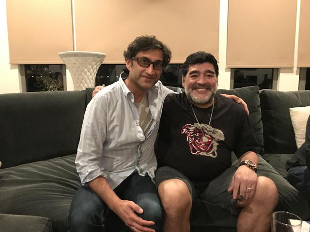 画像: 監督とマラドーナ