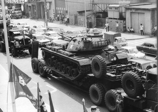画像1: 1972年、相模原――戦車に立ちはだかったのは、武器を持たない普通の人々だった。知られざる真実に迫る、驚愕のドキュメンタリー『戦車闘争』公開!