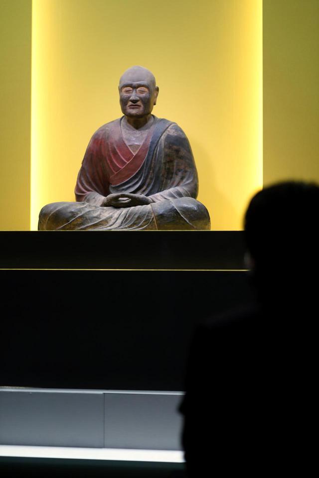 鑑真和上坐像」と向き会い「律」と向き合う。鑑真から始まった日本人と 激安日本正規代理店 鑑真座像 鑑真 鑑真像 鑑真和上 鑑真和上像 銅像 仏像 仏教 座像 工芸品