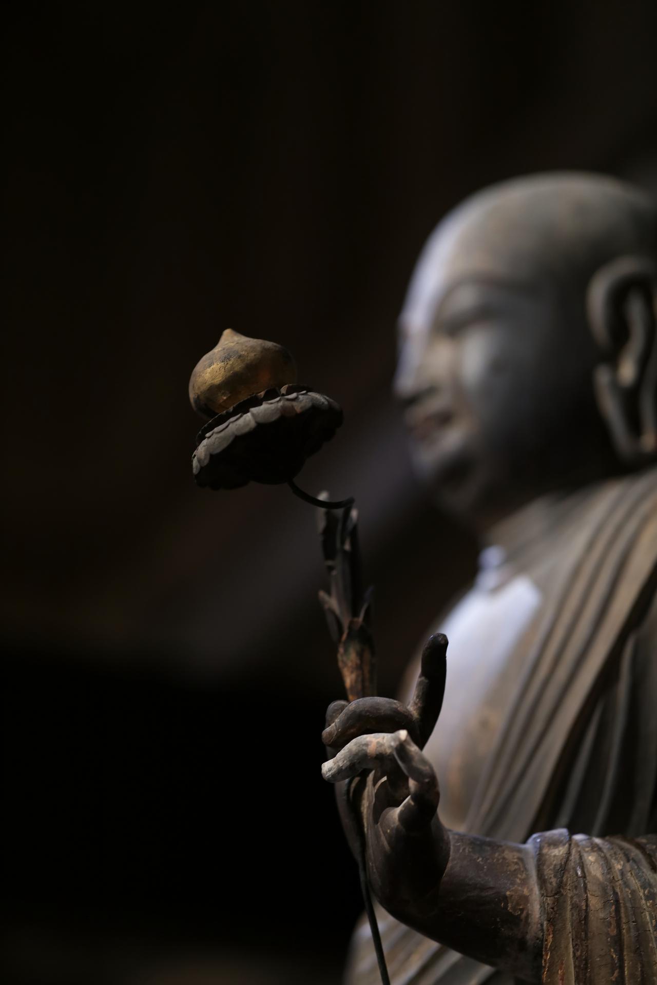 画像: 国宝 地蔵菩薩立像 (部分・別材で作られた手と宝珠)平安時代・9世紀 奈良・法隆寺蔵